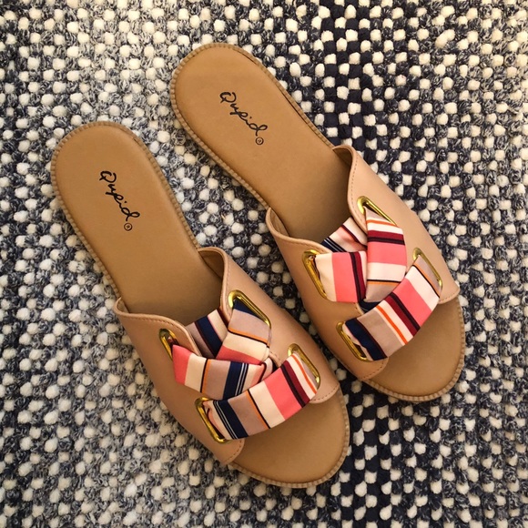 NEW in box. Lace-Up Desmond Slides - Picture 3 of 5